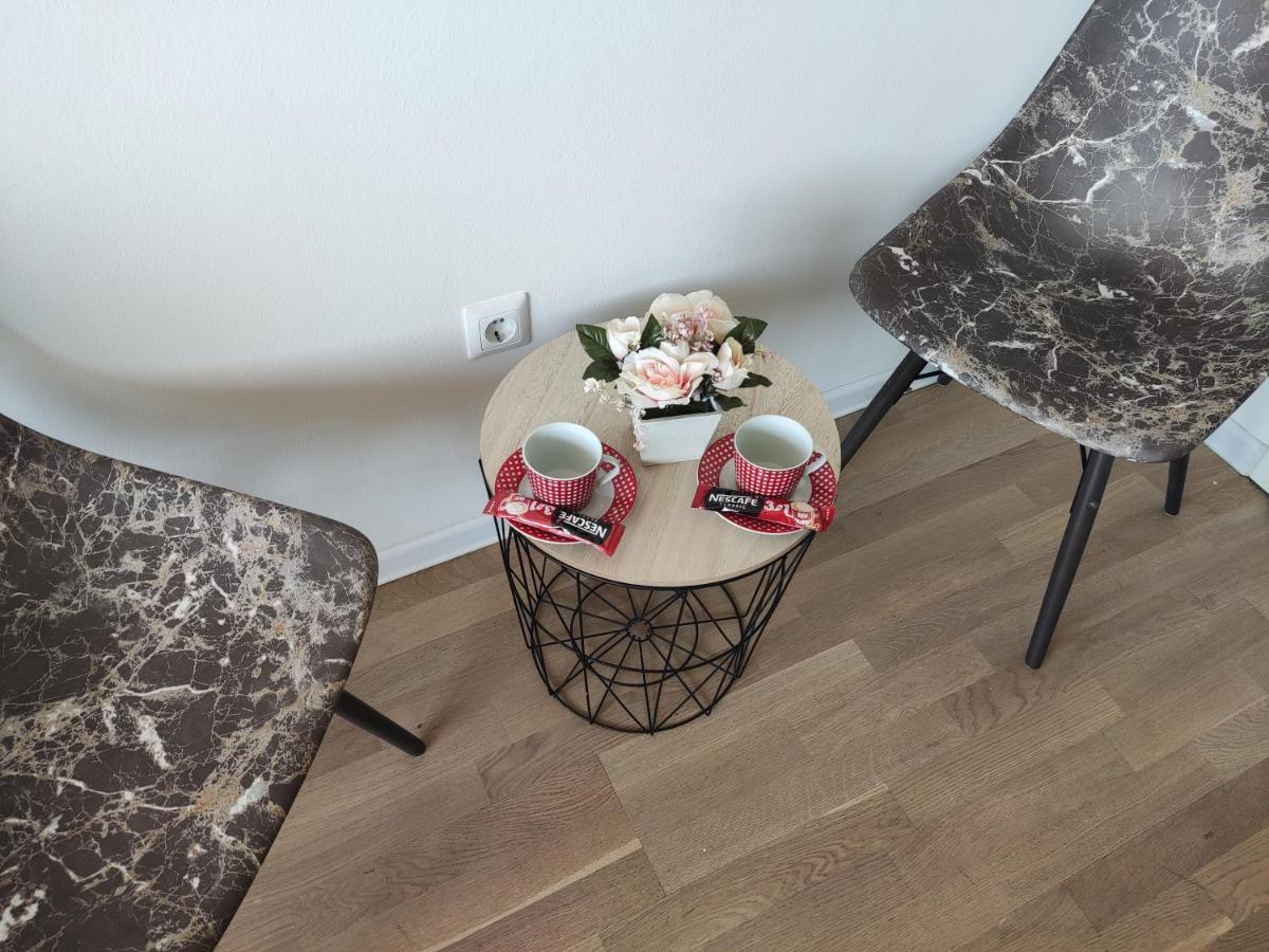 Apartmani Sarah 2 图兹拉 外观 照片